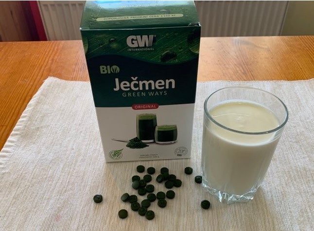 zelené potraviny a mléko